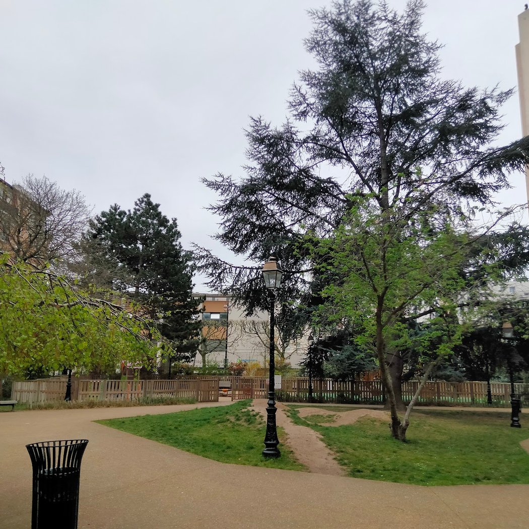 Square Villebois Mareuil 2